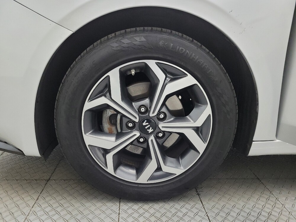 2020 Kia Forte in Glendale, AZ 85301 - 18101927 31