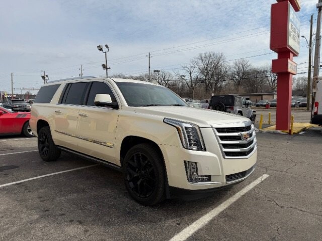 2015 Cadillac Escalade ESV in Indianapolis, IN 46222-4002 - 18101939 3