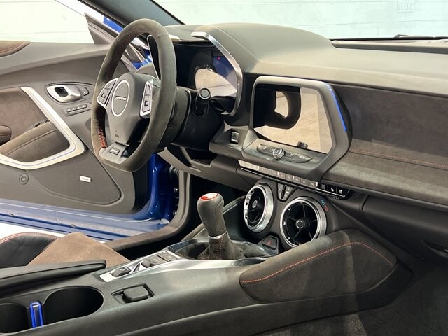 2023 Chevrolet Camaro in Burlington, WI 53105 - 18101980 26