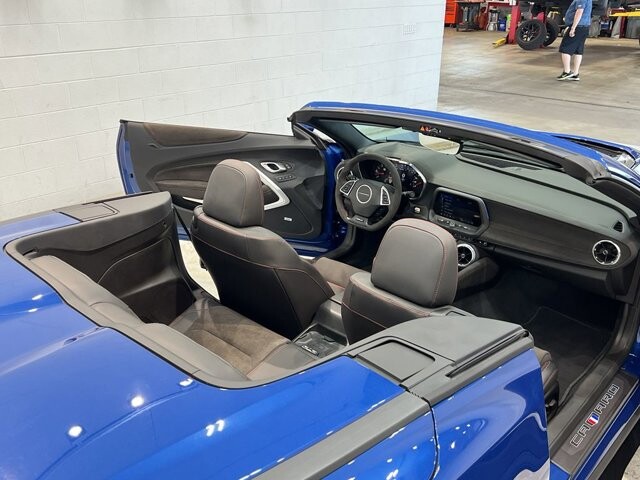 2023 Chevrolet Camaro in Burlington, WI 53105 - 18101980 35