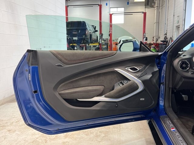 2023 Chevrolet Camaro in Burlington, WI 53105 - 18101980 9