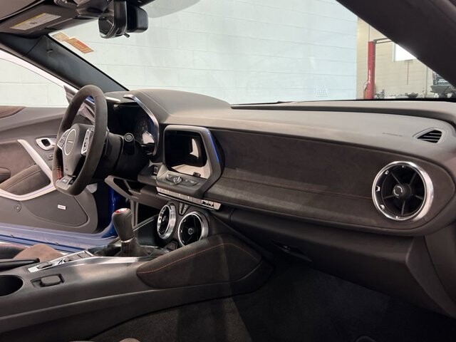 2023 Chevrolet Camaro in Burlington, WI 53105 - 18101980 27
