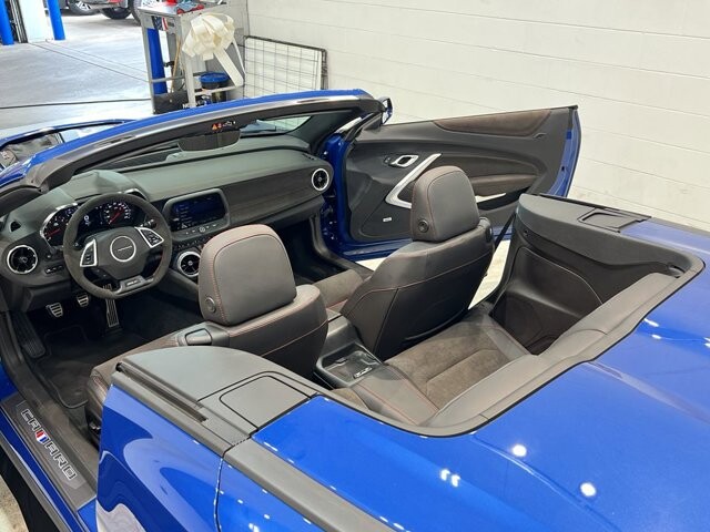 2023 Chevrolet Camaro in Burlington, WI 53105 - 18101980 33