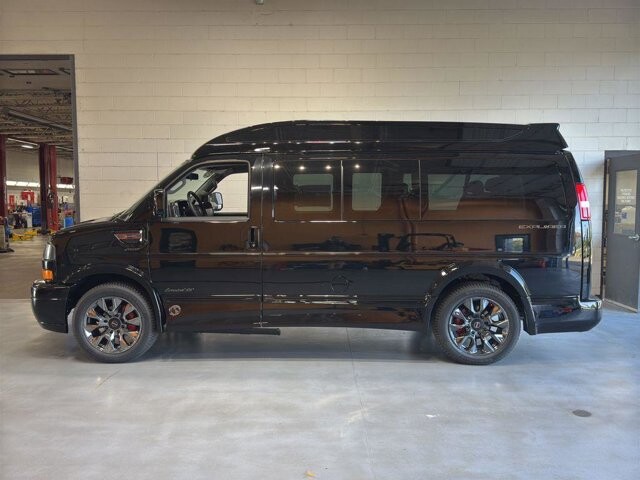 2025 GMC Savana 2500 in Burlington, WI 53105 - 18101985 2