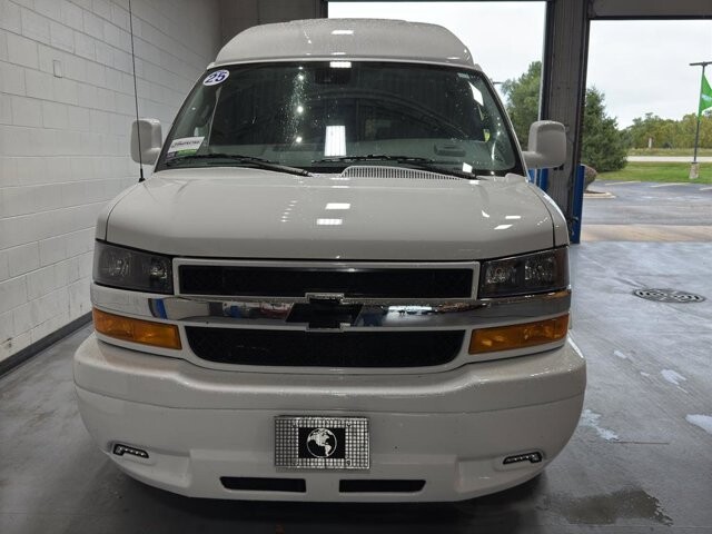 2025 Chevrolet Express 2500 in Burlington, WI 53105 - 18102004 8