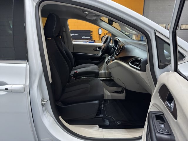 2024 Chrysler Voyager in Burlington, WI 53105 - 18102007 20