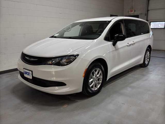 2024 Chrysler Voyager in Burlington, WI 53105 - 18102007 40