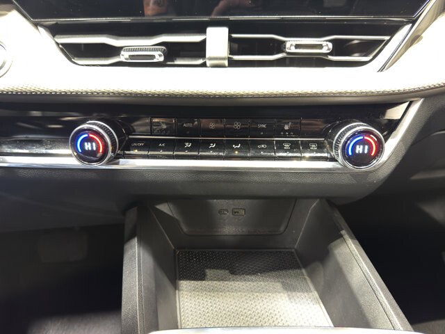 2025 Chevrolet Equinox in Burlington, WI 53105 - 18102010 31