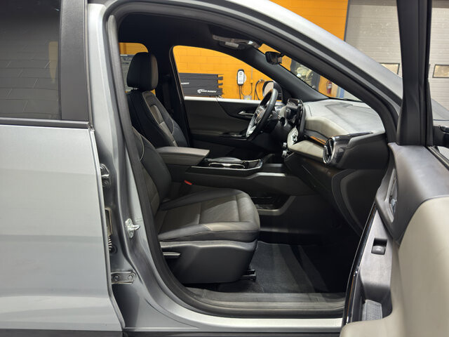 2025 Chevrolet Equinox in Burlington, WI 53105 - 18102010 19