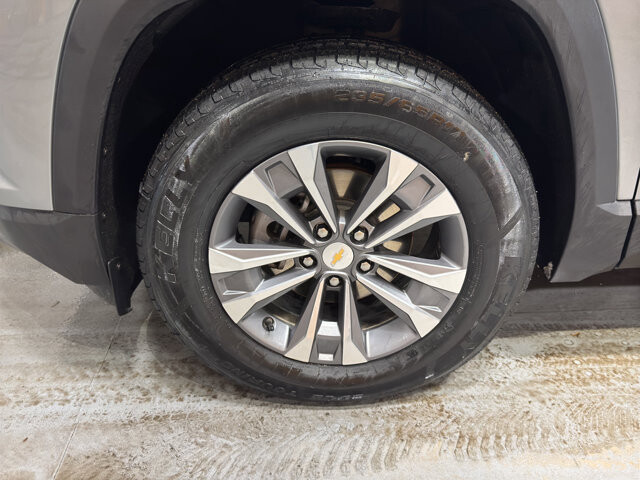 2025 Chevrolet Equinox in Burlington, WI 53105 - 18102010 9