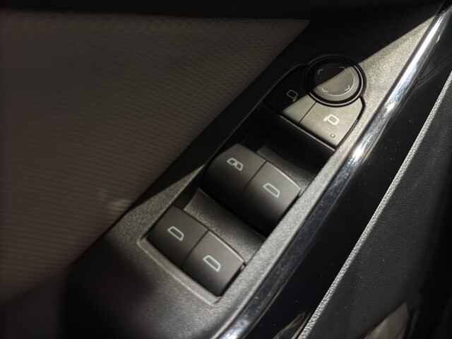 2025 Chevrolet Equinox in Burlington, WI 53105 - 18102010 35