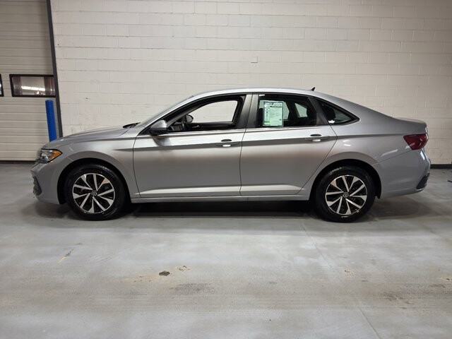2024 Volkswagen Jetta in Burlington, WI 53105 - 18102014 2