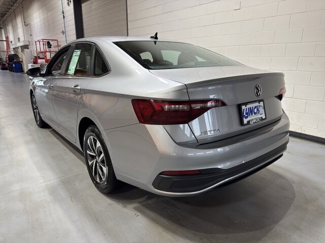 2024 Volkswagen Jetta in Burlington, WI 53105 - 18102014 3