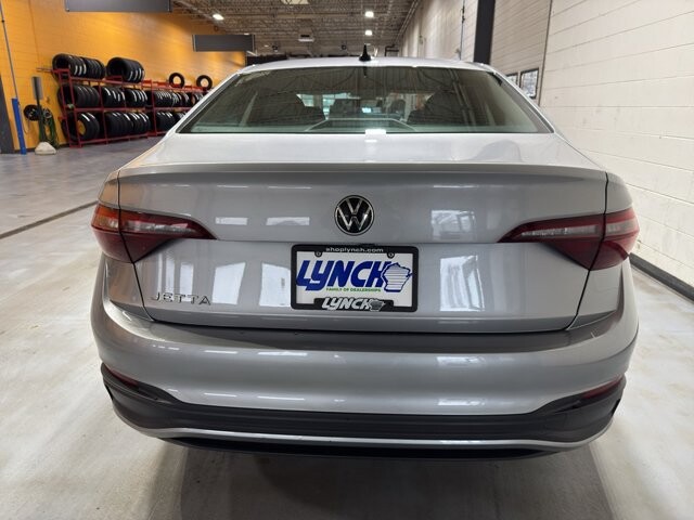 2024 Volkswagen Jetta in Burlington, WI 53105 - 18102014 4