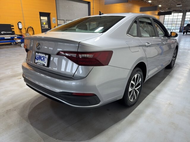 2024 Volkswagen Jetta in Burlington, WI 53105 - 18102014 5