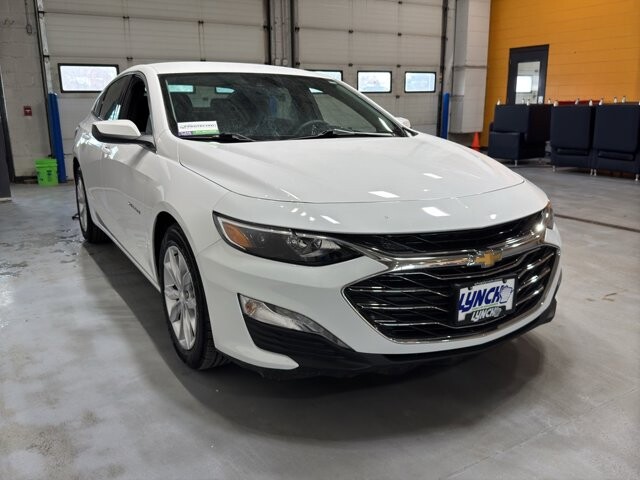 2025 Chevrolet Malibu in Burlington, WI 53105 - 18102016 7