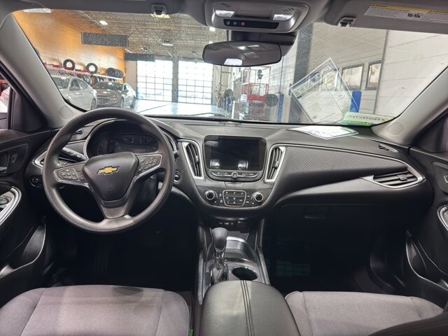 2025 Chevrolet Malibu in Burlington, WI 53105 - 18102016 12