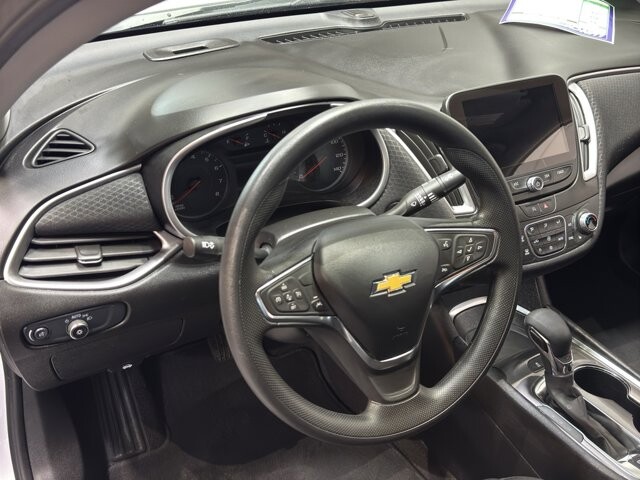 2025 Chevrolet Malibu in Burlington, WI 53105 - 18102016 15