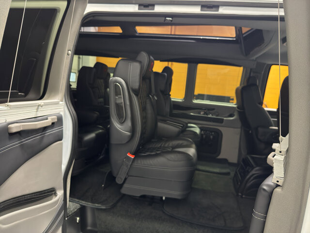 2025 GMC Savana 2500 in Burlington, WI 53105 - 18102017 22