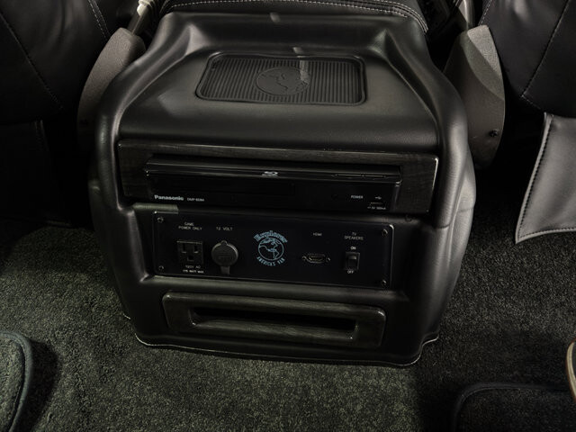 2025 GMC Savana 2500 in Burlington, WI 53105 - 18102017 23