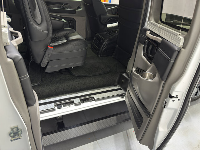 2025 GMC Savana 2500 in Burlington, WI 53105 - 18102017 34