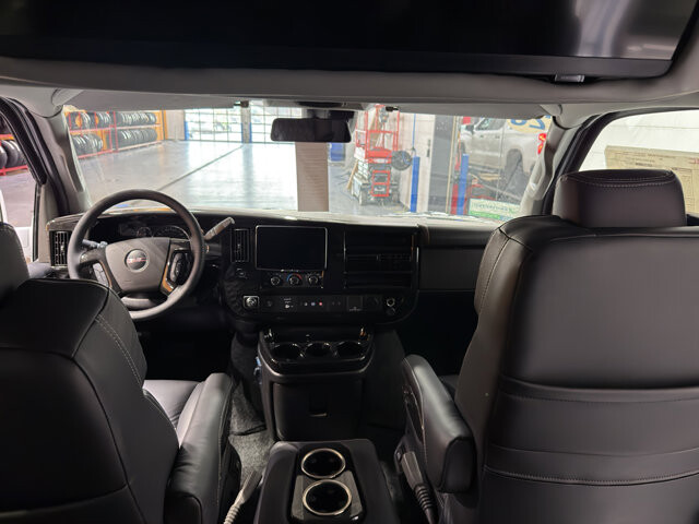 2025 GMC Savana 2500 in Burlington, WI 53105 - 18102017 33