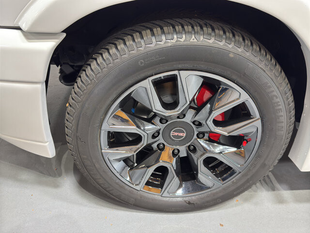 2025 GMC Savana 2500 in Burlington, WI 53105 - 18102017 9