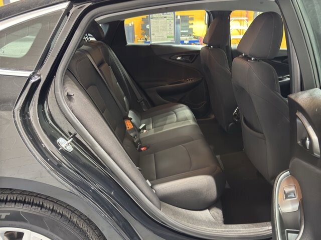 2024 Chevrolet Malibu in Burlington, WI 53105 - 18102018 18