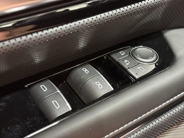 2025 GMC Sierra EV in Burlington, WI 53105 - 18102019 35