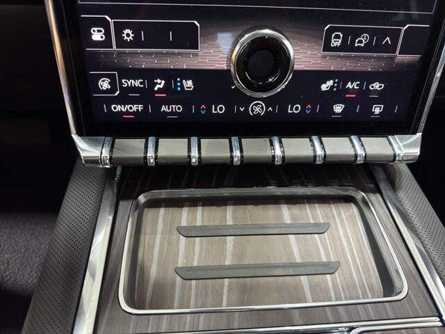 2025 GMC Sierra EV in Burlington, WI 53105 - 18102019 32