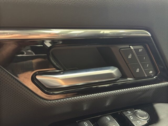 2025 GMC Sierra EV in Burlington, WI 53105 - 18102019 34