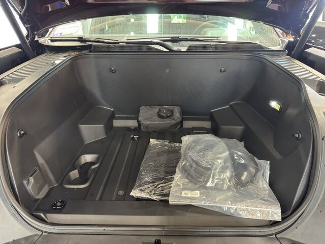 2025 GMC Sierra EV in Burlington, WI 53105 - 18102019 38