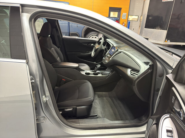 2024 Chevrolet Malibu in Burlington, WI 53105 - 18102021 16