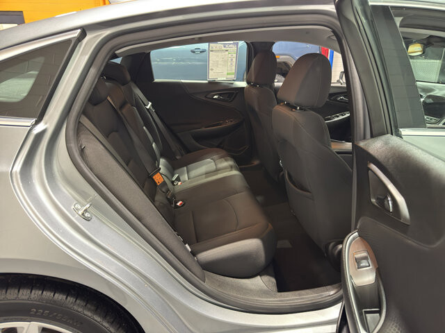 2024 Chevrolet Malibu in Burlington, WI 53105 - 18102021 18