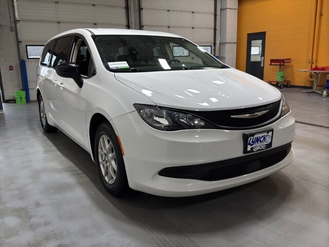 2024 Chrysler Voyager in Burlington, WI 53105 - 18102055 7