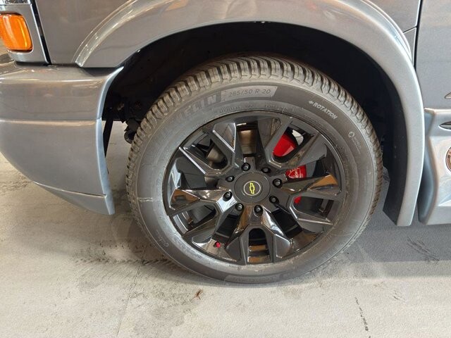 2025 Chevrolet Express 2500 in Burlington, WI 53105 - 18102062 9