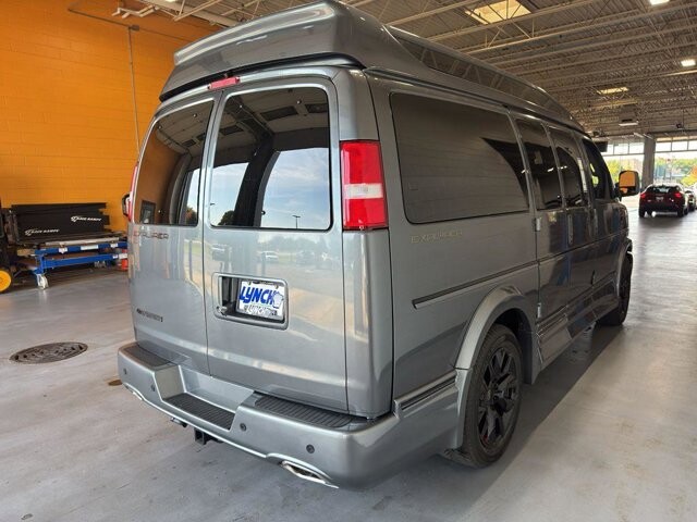 2025 Chevrolet Express 2500 in Burlington, WI 53105 - 18102062 5