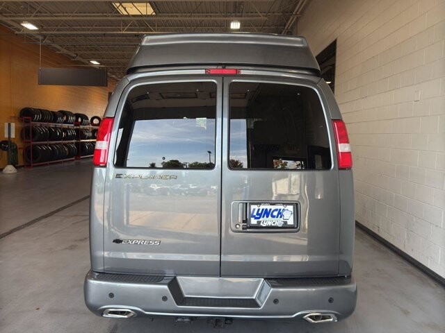 2025 Chevrolet Express 2500 in Burlington, WI 53105 - 18102062 4