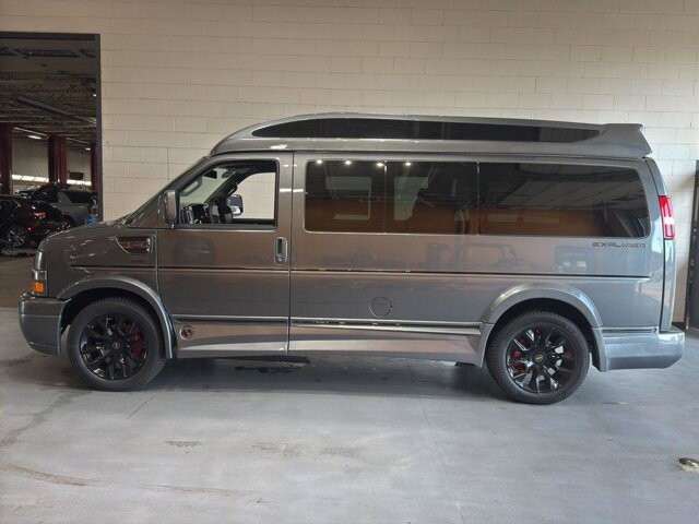 2025 Chevrolet Express 2500 in Burlington, WI 53105 - 18102062 2