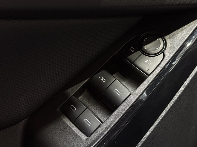 2025 Chevrolet Equinox in Burlington, WI 53105 - 18102065 33