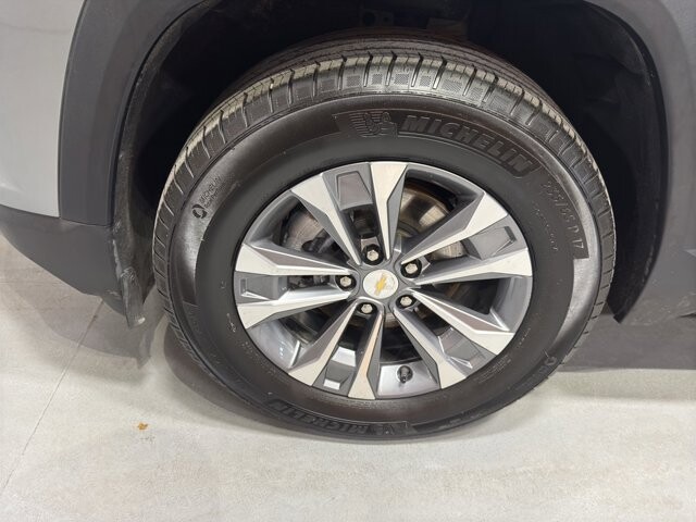 2025 Chevrolet Equinox in Burlington, WI 53105 - 18102067 9