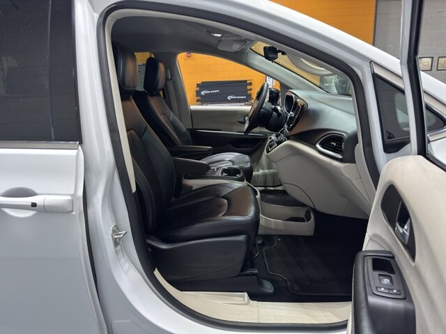 2024 Chrysler Pacifica in Burlington, WI 53105 - 18102082 18