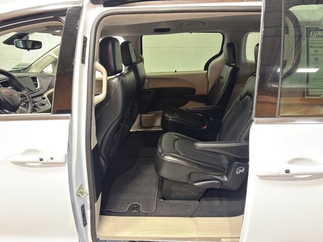 2024 Chrysler Pacifica in Burlington, WI 53105 - 18102082 10