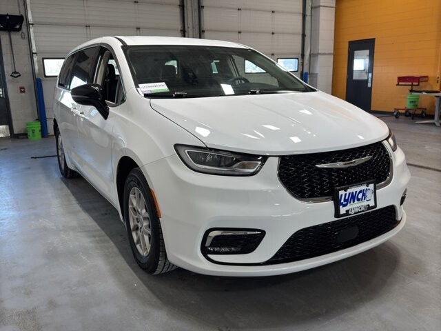 2024 Chrysler Pacifica in Burlington, WI 53105 - 18102082 7