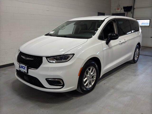 2024 Chrysler Pacifica in Burlington, WI 53105 - 18102082 40