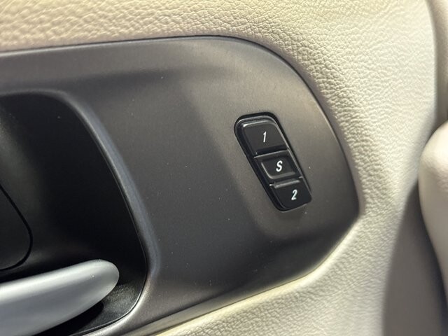 2024 Chrysler Pacifica in Burlington, WI 53105 - 18102082 32