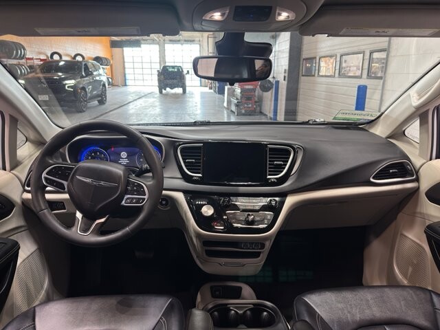 2024 Chrysler Pacifica in Burlington, WI 53105 - 18102082 14