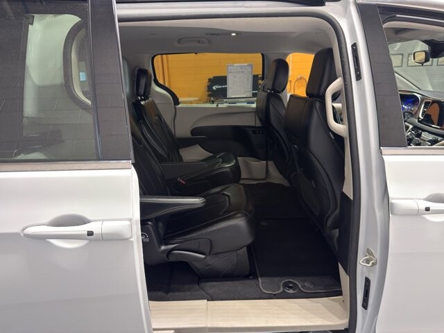 2024 Chrysler Pacifica in Burlington, WI 53105 - 18102082 19