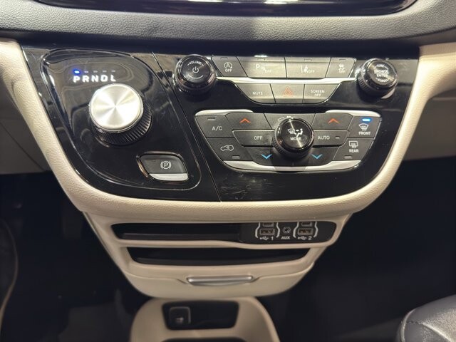 2024 Chrysler Pacifica in Burlington, WI 53105 - 18102086 31