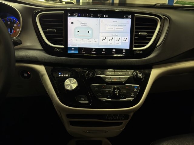 2024 Chrysler Pacifica in Burlington, WI 53105 - 18102086 29